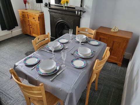 Cottage | Private kitchen | Fridge, dishwasher, electric kettle, toaster