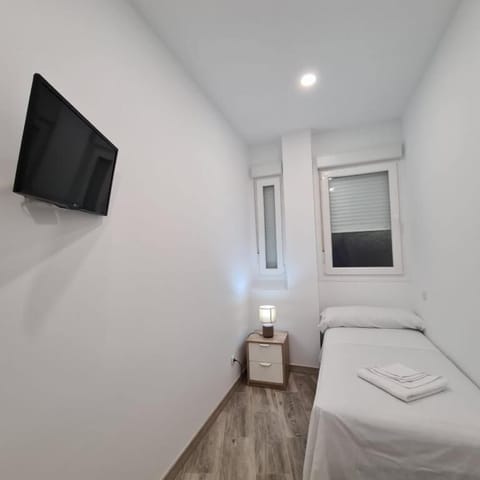 Standard Single Room, 1 Twin Bed, Shared Bathroom | Free WiFi, bed sheets
