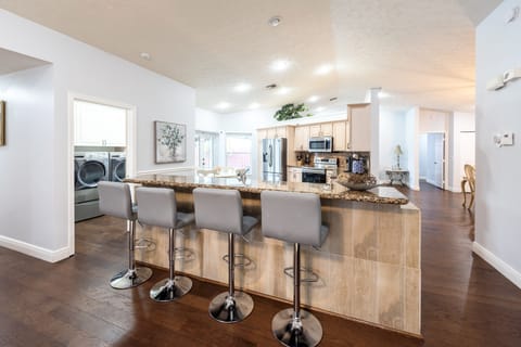 Breakfast bar with seating for 4.