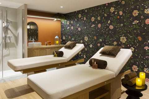 Couples treatment rooms, sauna, steam room, massages