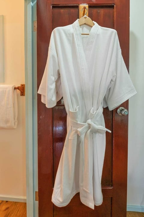 Standard Room, 1 Queen Bed, Non Smoking, Garden View | Bathroom | Shower, free toiletries, hair dryer, bathrobes