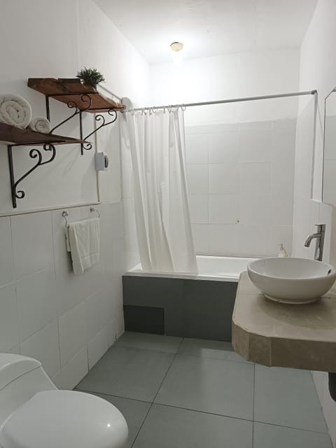 Superior Double Room | Bathroom | Shower, towels