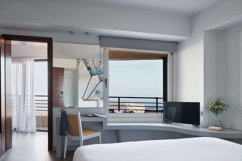 Executive Suite, Sea View | Minibar, in-room safe, laptop workspace, soundproofing