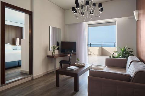 Executive Suite, Sea View | Minibar, in-room safe, laptop workspace, soundproofing