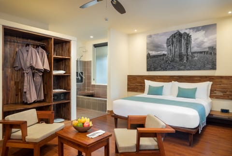 Junior Suite | Premium bedding, minibar, in-room safe, individually decorated