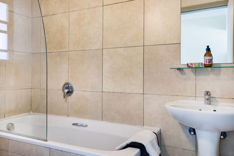 Suite with Balcony | Bathroom | Combined shower/tub, free toiletries, hair dryer, towels