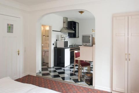 Desk, free WiFi, bed sheets