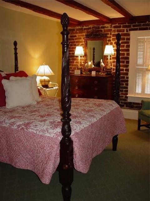 The Azalea Room | Premium bedding, individually decorated, individually furnished