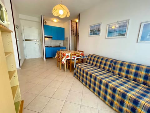 Apartment, 1 Bedroom, Balcony, City View | Lounge