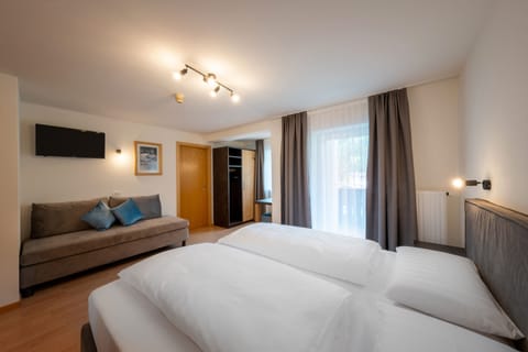 Superior Quadruple Room, Non Smoking | In-room safe, free WiFi, bed sheets