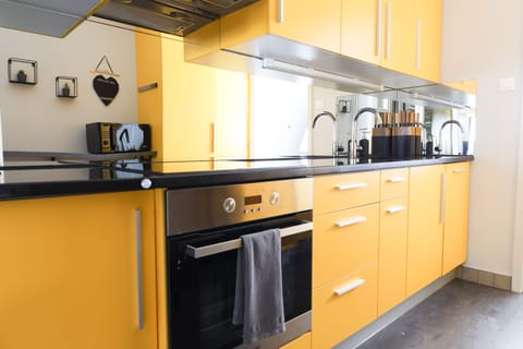 Kitchen with dishwasher, fridge, oven, stove, microwave and Nespresso machine