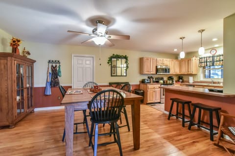 House, 3 Bedrooms, Fireplace | In-room dining