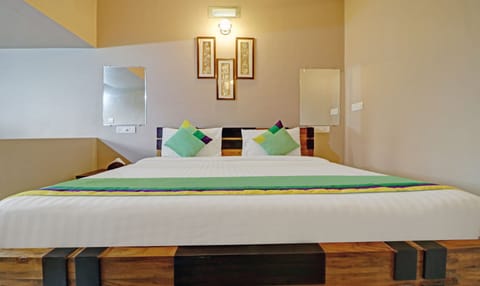 Standard Double Room | Desk, iron/ironing board, bed sheets