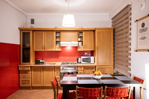 Traditional Apartment, 2 Bedrooms, City View | Private kitchen | Fridge, microwave, stovetop, dishwasher