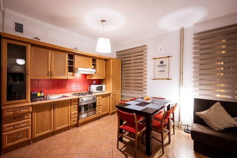 Traditional Apartment, 2 Bedrooms, City View | Private kitchen | Fridge, microwave, stovetop, dishwasher