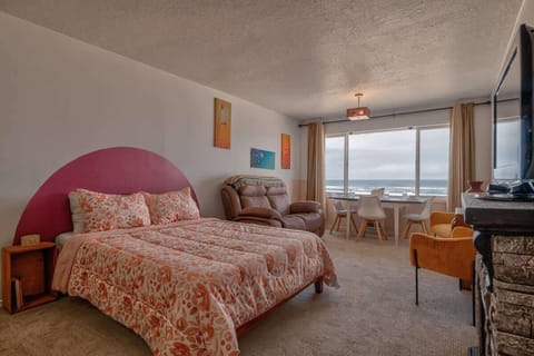 Welcome to Unit 323, Beaches and Cream