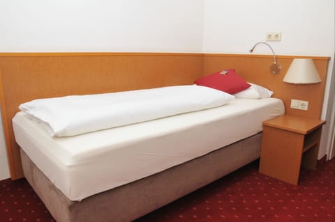 Hypo-allergenic bedding, memory foam beds, in-room safe