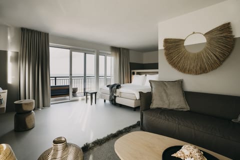 Tower Suite Seaview | In-room safe, free WiFi, bed sheets