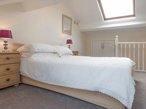 Spacious master bedroom | Esthwaite, Windermere