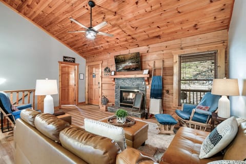Upstairs Living Room / Fireplace