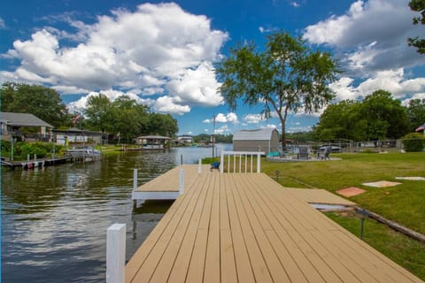 Plenty of dock space to enjoy the sunshine.