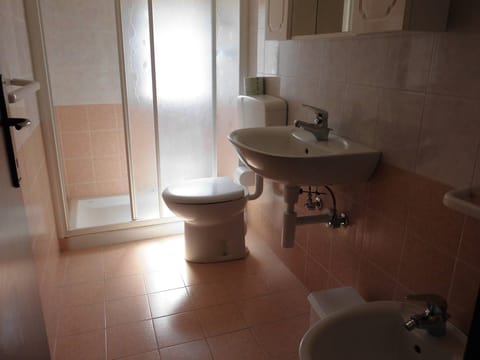 Villa, 2 Bedrooms, Balcony, Garden View | Bathroom amenities