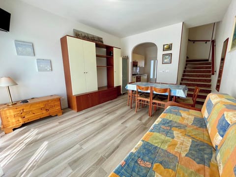 Villa, 2 Bedrooms, Balcony, Garden View | Living area