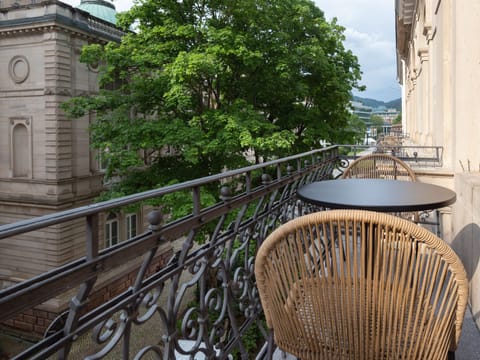 One-Bedroom Suite XL with sofa bed and balcony | Balcony