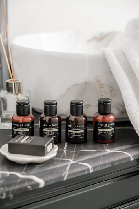 Smyrna Superior Garden No 15 (Özel Bahçeli) | Bathroom | Shower, free toiletries, hair dryer, slippers