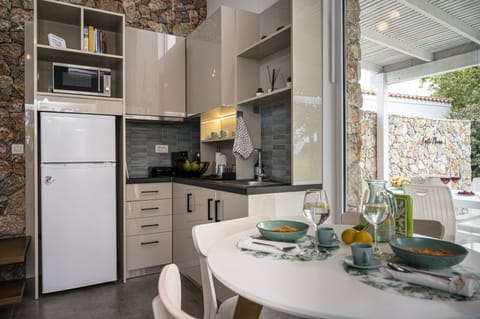 Design Loft | Private kitchen | Fridge, microwave, stovetop, espresso maker