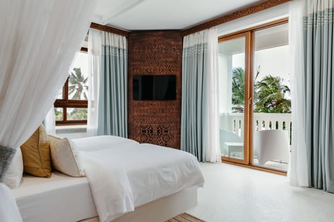 Deluxe Room, Beachfront | In-room safe, desk, laptop workspace, blackout drapes