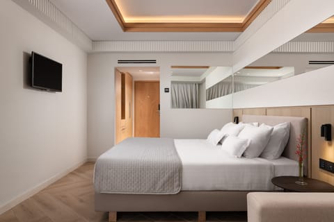 Superior Room, City View | Hypo-allergenic bedding, minibar, in-room safe, desk