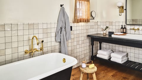 Cottage (Cedar) | Bathroom | Hair dryer, bathrobes, slippers, towels