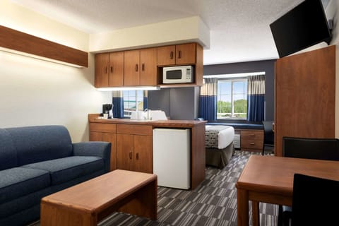 Suite, 1 Queen Bed | In-room safe, desk, laptop workspace, blackout drapes