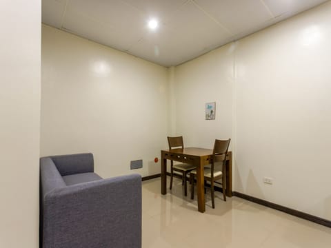 Standard Double Room | Living area | 32-inch flat-screen TV with cable channels, TV