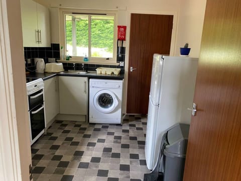 House | Private kitchen | Fridge, microwave, oven, stovetop