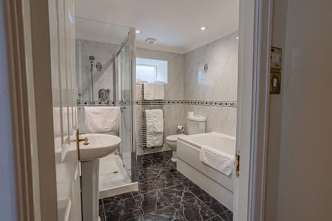 Junior Suite with Outdoor Seating | Bathroom | Combined shower/tub, hair dryer, towels