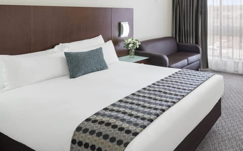 Egyptian cotton sheets, premium bedding, minibar, in-room safe