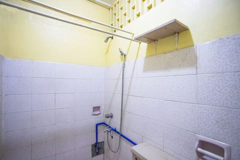 Shower, rainfall showerhead, towels