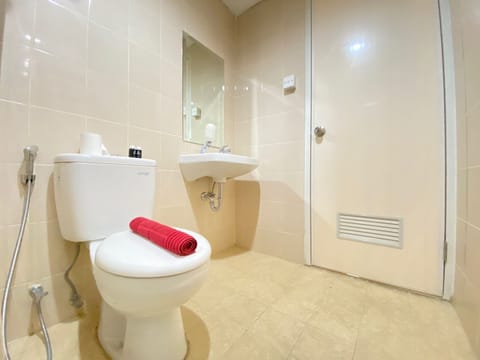 Room | Bathroom | Shower, free toiletries, towels