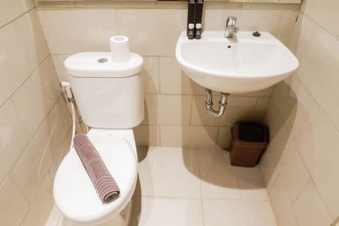 Room | Bathroom | Shower, free toiletries, towels