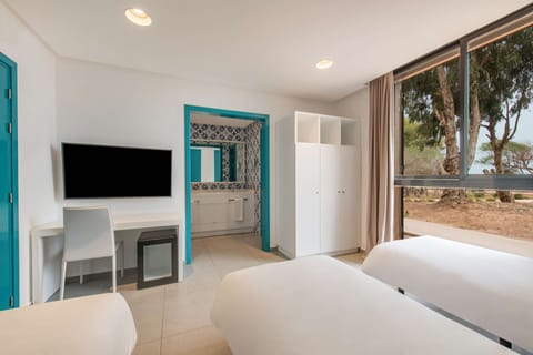 Standard Room, Ocean View | Premium bedding, minibar, in-room safe, laptop workspace