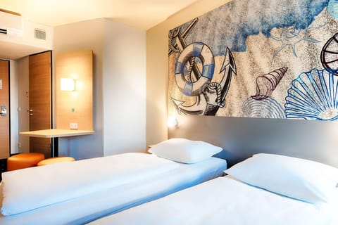 Twin Room | Premium bedding, desk, soundproofing, free WiFi