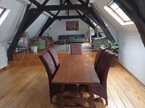 walnut design table (flament) for 6 people