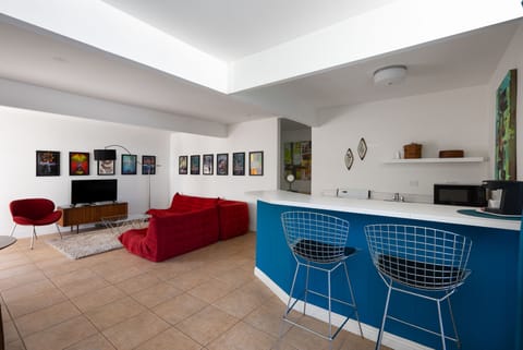 Take it easy in Suite 15.