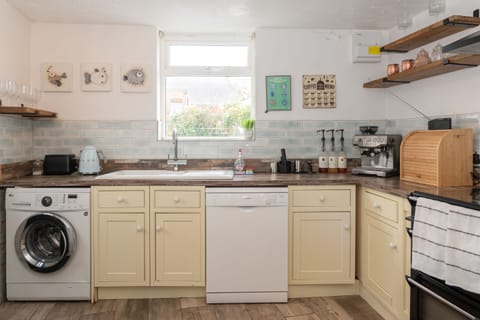 Family House, Private Bathroom, Courtyard View | Shared kitchen | Highchair