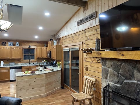 Kitchen The Gathering Cabin at Rock House Cabins