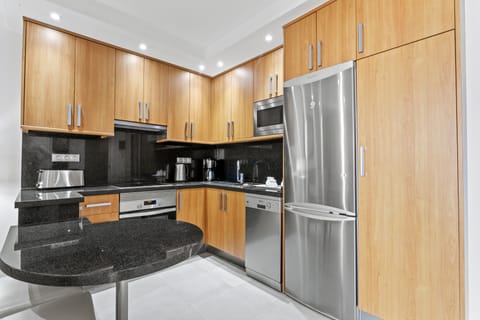 Apartment, 1 Bedroom, Ocean View | Private kitchen | Fridge, microwave, oven, stovetop