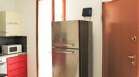 Refrigeretor, freezer, microwave and WiFi