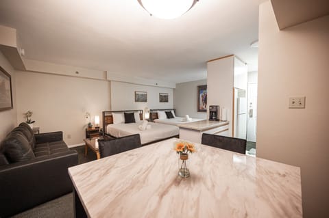 Executive Penthouse | Living area | TV